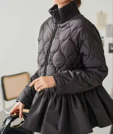 고베 레터스 퀼팅 페플럼 자켓