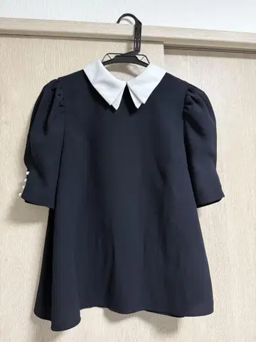 네이비 퍼프 슬리브 셔츠 Rirandture