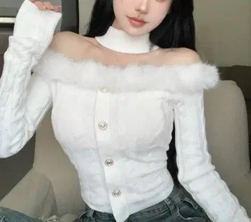 오프숄더 퍼 니트 스웨터