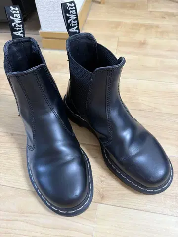 닥터마틴 첼시 부츠 화이트 스티치