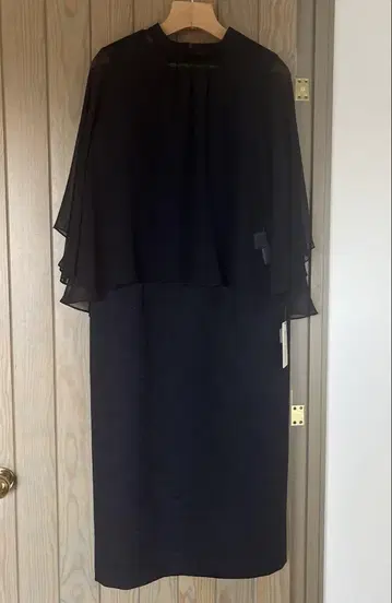 도쿄 이긴 블랙 플레어 슬리브 타이트 드레스 브라이덜 새상품