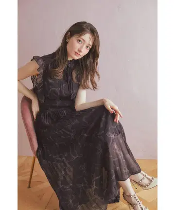 tocco 리본 & 프릴 부착 허리 셔링 리본 프린트 플리츠 브라운