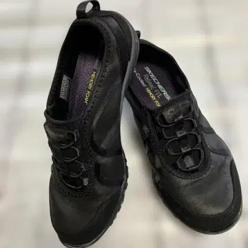 SKECHERS 블랙 슬립온 스니커즈