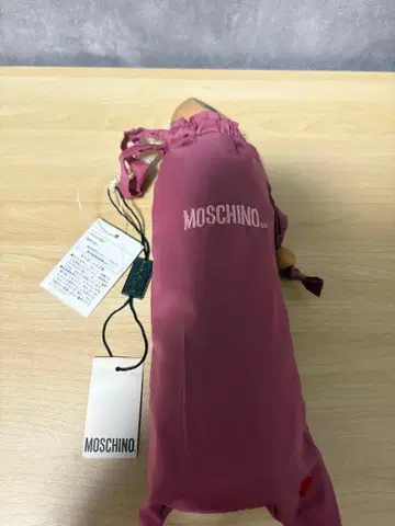 미사용 새상품 MOSCHINO 접이식 우산 케이스 포함