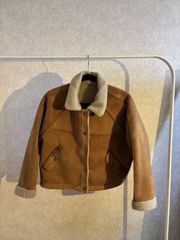 브라운 무스탕 자켓 카라 부착