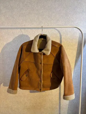 브라운 무스탕 자켓 카라 부착