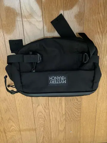 Mystery Ranch 블랙 바디백