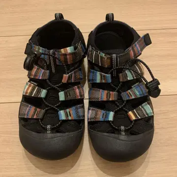 KEEN 아웃도어 샌들 블랙/멀티 컬러