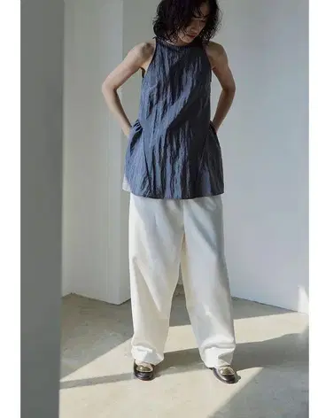 MEER. MAT SATIN RELAX PANTS 화이트