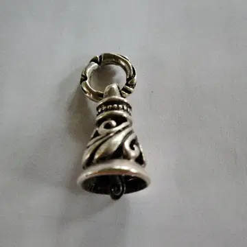 실버 벨 모양 펜던트 약 2.5cm