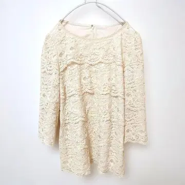레리안 베이지 레이스 긴팔 티셔츠