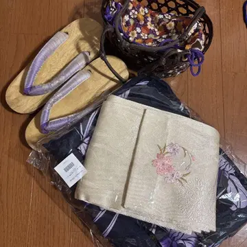 보라색 꽃무늬 유카타 오비 일본 나막신 바스켓백 세트