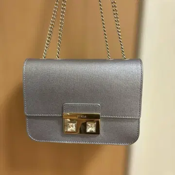FURLA 체인 숄더백 실버 그레이 크리스탈 금장 장식!