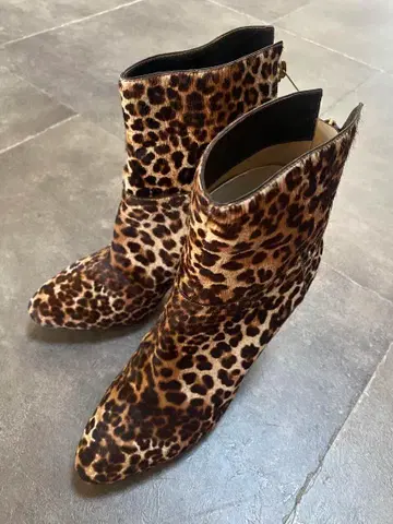 지미추 레오파드 무늬 하이힐 부츠