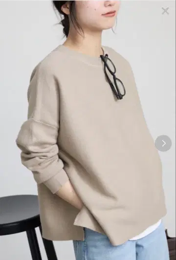 부드러운 니트 크루넥 스웨터 베이지 블랙