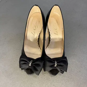 리본 포함 블랙 하이힐 22.5cm