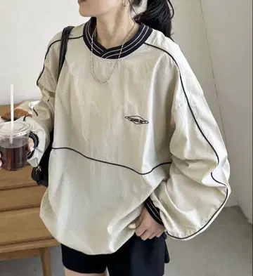 discoat 나일론 배색 라인 풀오버