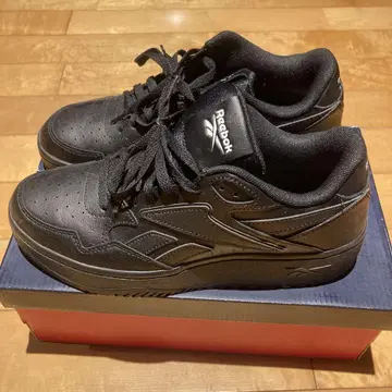 리복 블랙 스니커즈 ATR 칠