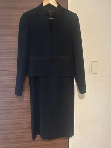 블랙 재킷과 드레스 세트