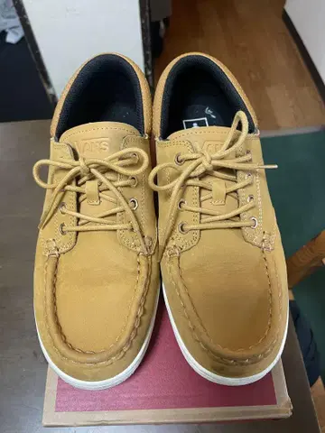 Vans 카멜 스니커즈 9 US