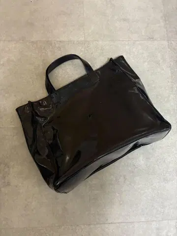 카슈카슈 cachecache 소프트 에나멜 토트백