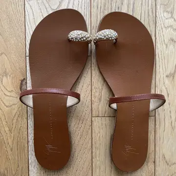 GIUSEPPE ZANOTTI 비쥬 샌들 37