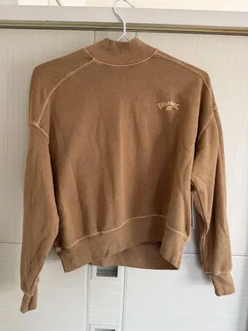 BILLABONG 브라운 하이넥 트레이닝복