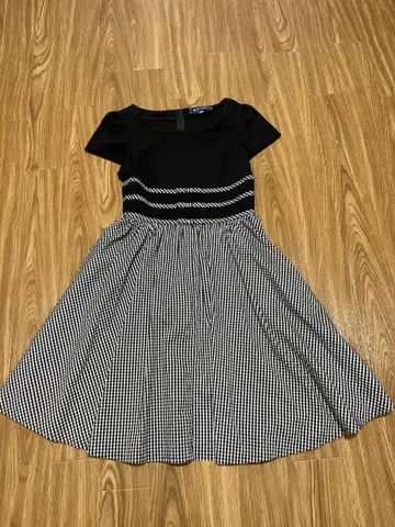 MS GRACY 엠즈 그레이시 반팔 무릎 기장 원피스