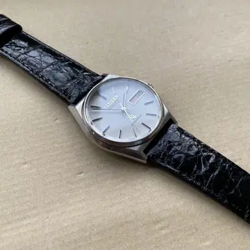 CITIZEN CRYSTRON QUARTZ 손목시계 - 작동 중