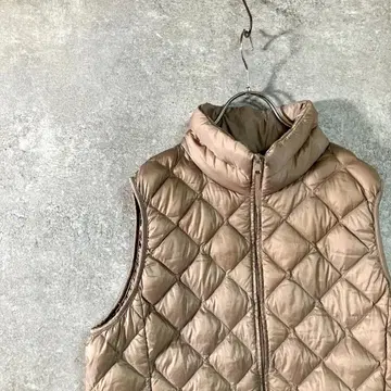 UNIQLO 다운 베스트 베이지 하이넥 퀼팅 무지 심플