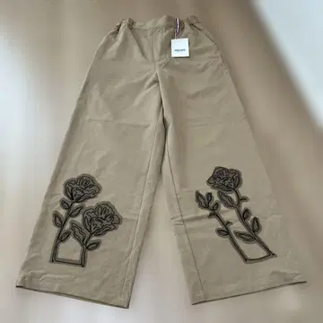베이지 꽃무늬 자수 캐주얼 팬츠