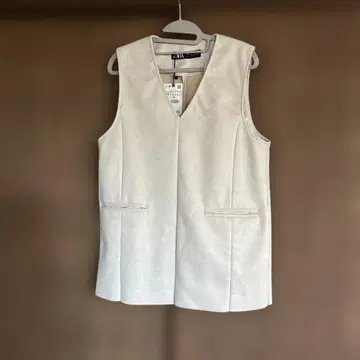 새상품 ZARA 베이지 V넥 베스트