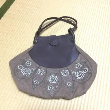 브라운 꽃과 나비 자수 숄더백 pangan daran