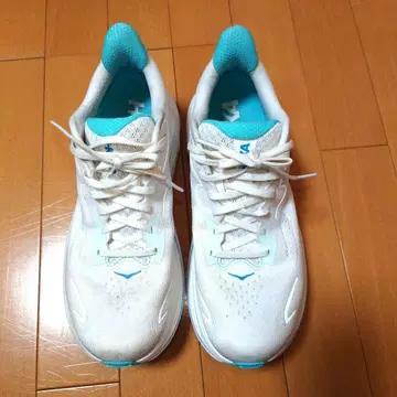 호카 클리프턴 10 와이드 26cm