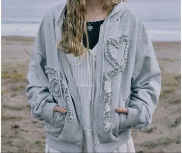 idem 이뎀 heart frill hoodie