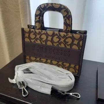 미사용 새상품 GUESS 토트백 숄더 스트랩 수납 가방 포함 배송비 포함
