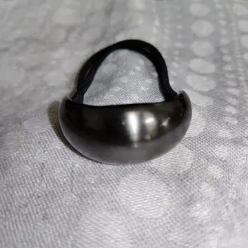[ 04 ] 콜레트 마루프 메탈 포니 새틴 블랙