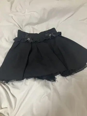 블랙 플레어 스커트 프릴 장식 MA*RS