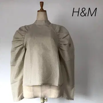 새상품급 H&M 베이지 퍼프 슬리브 하이넥 디자인 블라우스