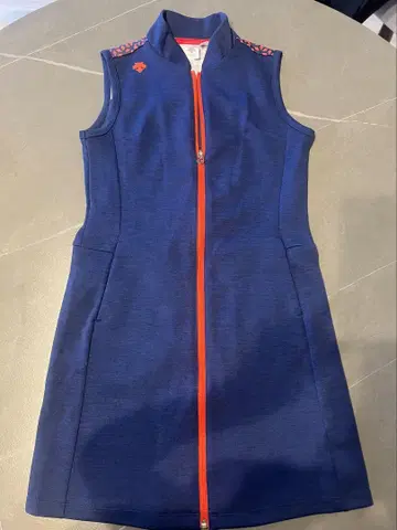 DESCENTE 네이비 슬리브리스 원피스