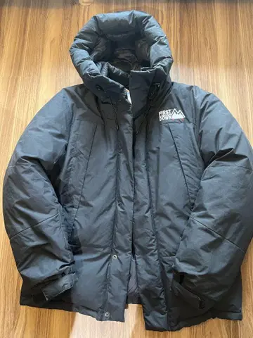 FIRST DOWN 후드 부착 다운 자켓 블랙