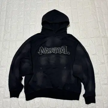 MATERIAL 자수 후드 부착 후드티 블랙