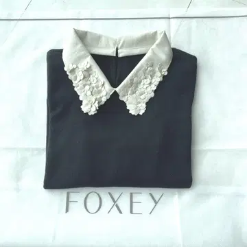 새상품급 FOXEY 폭시 긴팔 꽃 옷깃 니트