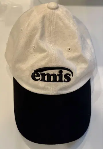 emis 캡 화이트 블랙