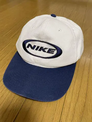 90s NIKE 자수 로고 캡 투톤 화이트/네이비