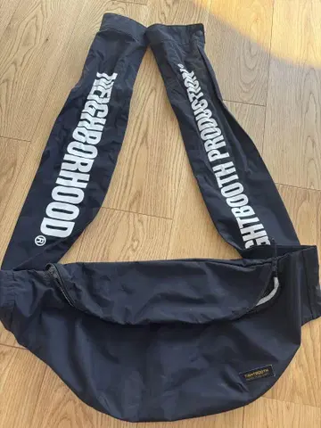 타이트 부스 네이버후드 15TH ROCKY 바디백