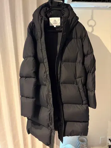 블랙 후드 부착 롱 다운 자켓