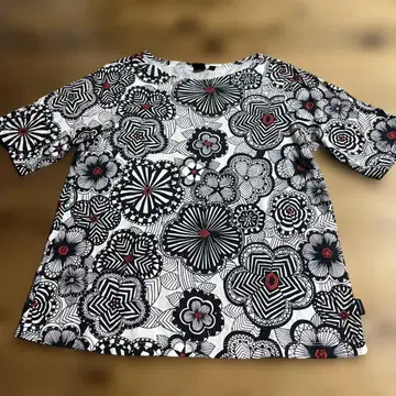 새상품급 유니클로 marimekko 꽃무늬 반팔 T셔츠 M