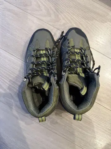 등산화 하이컷 카키