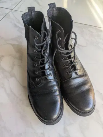 ZARA 레이스업 부츠 새상품급